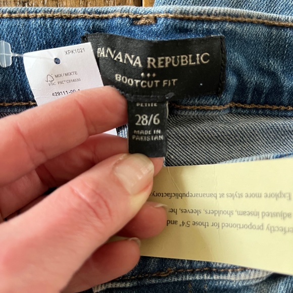 Banana Republic Vintage Stretch Bootcut Jeans - Petite 28/6 - Picture 5 of 9